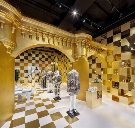 The Kingdoms of the Sun: Louis Vuitton’s SS24 Pop 